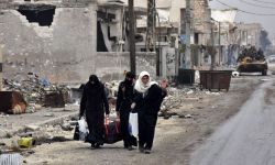 محاصرو حلب يحرقون أشياءهم قبل الرحيل