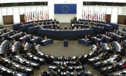 الاتحاد الأوربي يهدد بفرض عقوبات جديدة على النظام