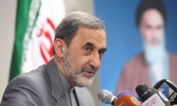 مستشار خامنئي: حزب الله لن يخرج من سوريا