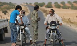 الثوار يؤمنون الطرقات في مدينة جرابلس 