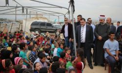 نائب لبناني يتضامن مع اللاجئين السوريين في مخيم الريحانية