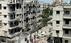 بعد شهر من الهدوء.. قوات الأسد تخرق الهدنة وتستهدف حي الوعر بالصواريخ والقذائف